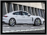 Porsche Panamera S, Bok